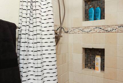 Cozy Avon Getaway with Mountain Views - Avon, Colorado