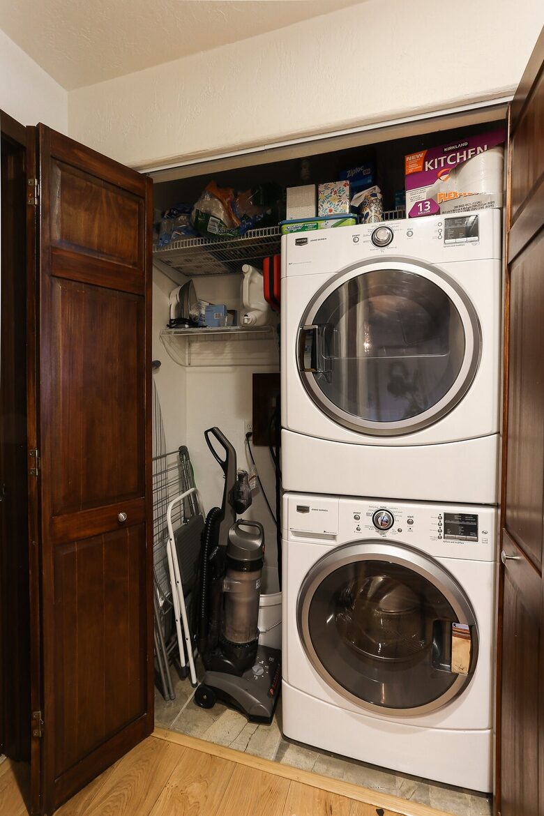 Cozy Avon Getaway with Mountain Views - Avon, Colorado