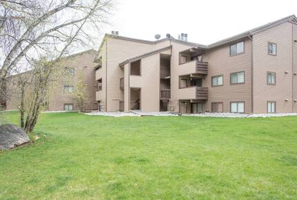 Cozy Avon Getaway with Mountain Views - Avon, Colorado