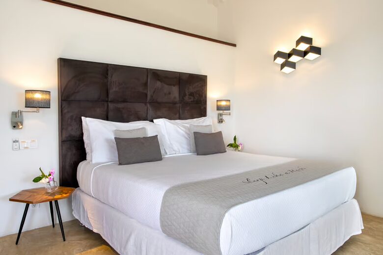 Amethyst - Terres Basses, Saint Martin (French part)