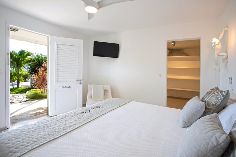 Amethyst - Terres Basses, Saint Martin (French part)