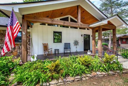 Modern Heber Springs Lakehouse with Sunset Views - Heber Springs, Arkansas