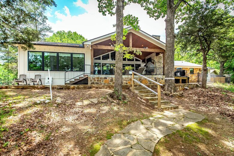Modern Heber Springs Lakehouse with Sunset Views - Heber Springs, Arkansas