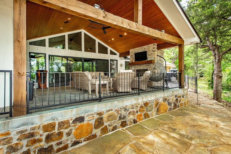 Modern Heber Springs Lakehouse with Sunset Views - Heber Springs, Arkansas