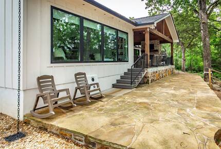 Modern Heber Springs Lakehouse with Sunset Views - Heber Springs, Arkansas