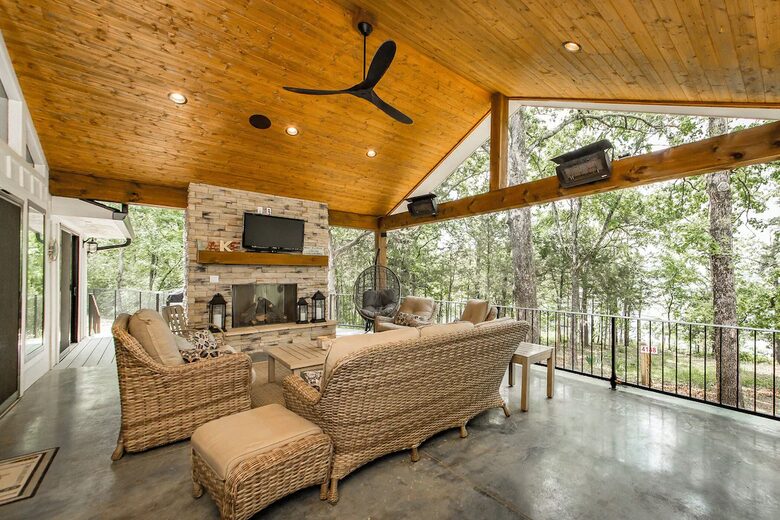 Modern Heber Springs Lakehouse with Sunset Views - Heber Springs, Arkansas