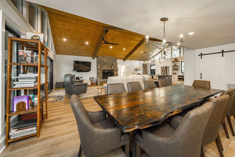 Modern Heber Springs Lakehouse with Sunset Views - Heber Springs, Arkansas