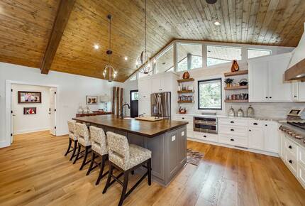 Modern Heber Springs Lakehouse with Sunset Views - Heber Springs, Arkansas