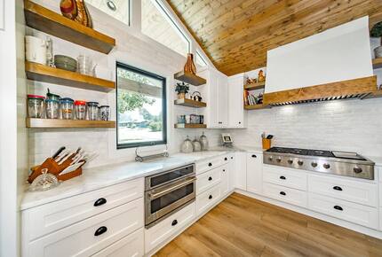 Modern Heber Springs Lakehouse with Sunset Views - Heber Springs, Arkansas