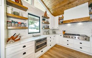 Modern Heber Springs Lakehouse with Sunset Views - Heber Springs, Arkansas