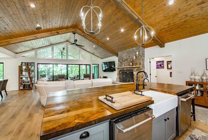 Modern Heber Springs Lakehouse with Sunset Views - Heber Springs, Arkansas