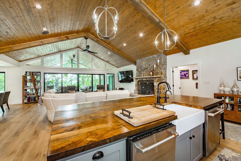 Modern Heber Springs Lakehouse with Sunset Views - Heber Springs, Arkansas