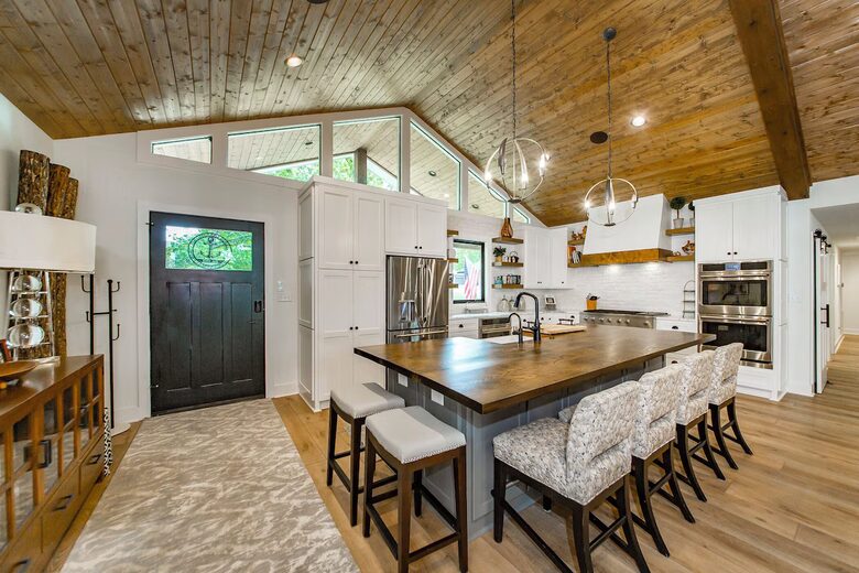 Modern Heber Springs Lakehouse with Sunset Views - Heber Springs, Arkansas