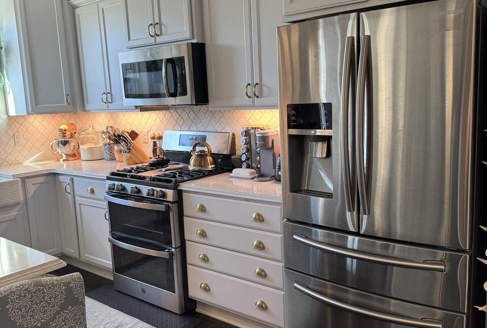 Fox Lake Village Retreat with Saltwater Pool & Hot Tub - Waukesha, Wisconsin