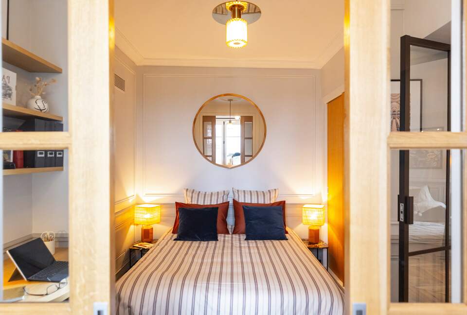 Signature Two-Level Eiffel View Haven - Paris, France