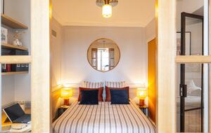 Signature Two-Level Eiffel View Haven - Paris, France