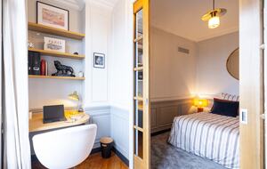 Signature Two-Level Eiffel View Haven - Paris, France