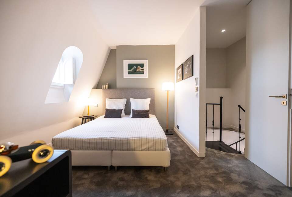 Signature Two-Level Eiffel View Haven - Paris, France