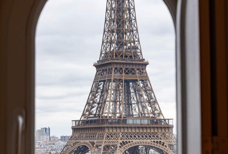 Signature Two-Level Eiffel View Haven - Paris, France