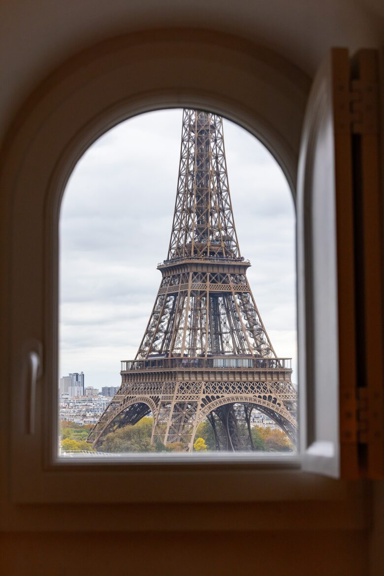 Signature Two-Level Eiffel View Haven - Paris, France