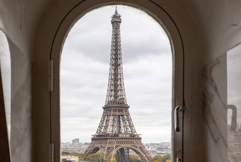 Signature Two-Level Eiffel View Haven - Paris, France