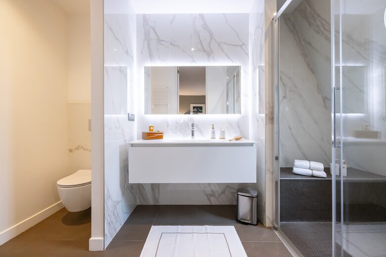 Signature Two-Level Eiffel View Haven - Paris, France