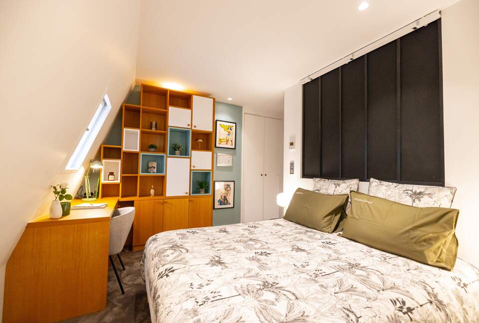 Signature Two-Level Eiffel View Haven - Paris, France