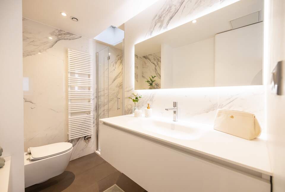 Signature Two-Level Eiffel View Haven - Paris, France