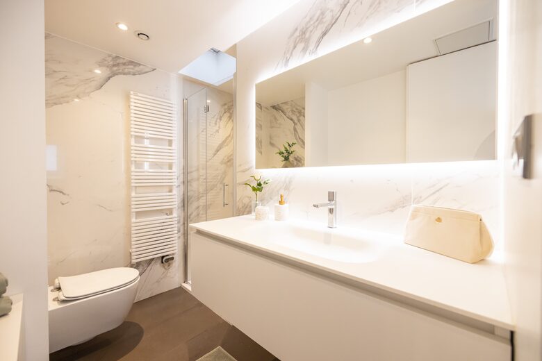 Signature Two-Level Eiffel View Haven - Paris, France