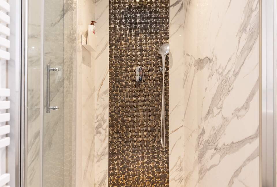 Signature Two-Level Eiffel View Haven - Paris, France