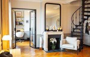 Signature Two-Level Eiffel View Haven - Paris, France