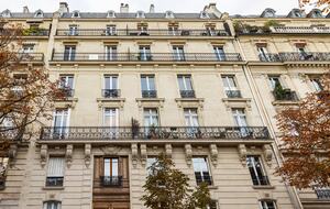 Signature Two-Level Eiffel View Haven - Paris, France
