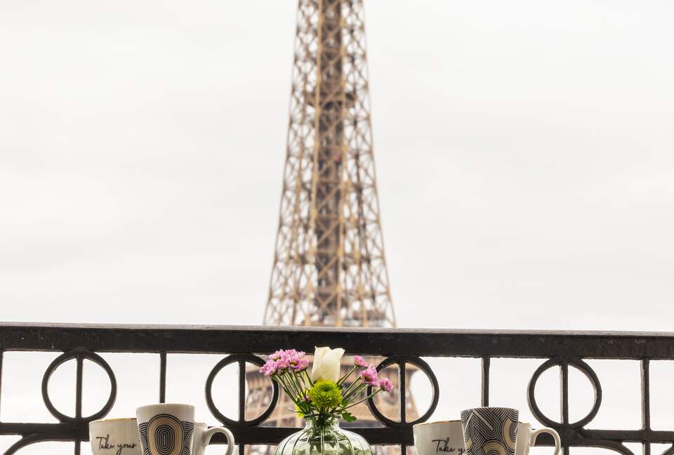 Signature Two-Level Eiffel View Haven - Paris, France