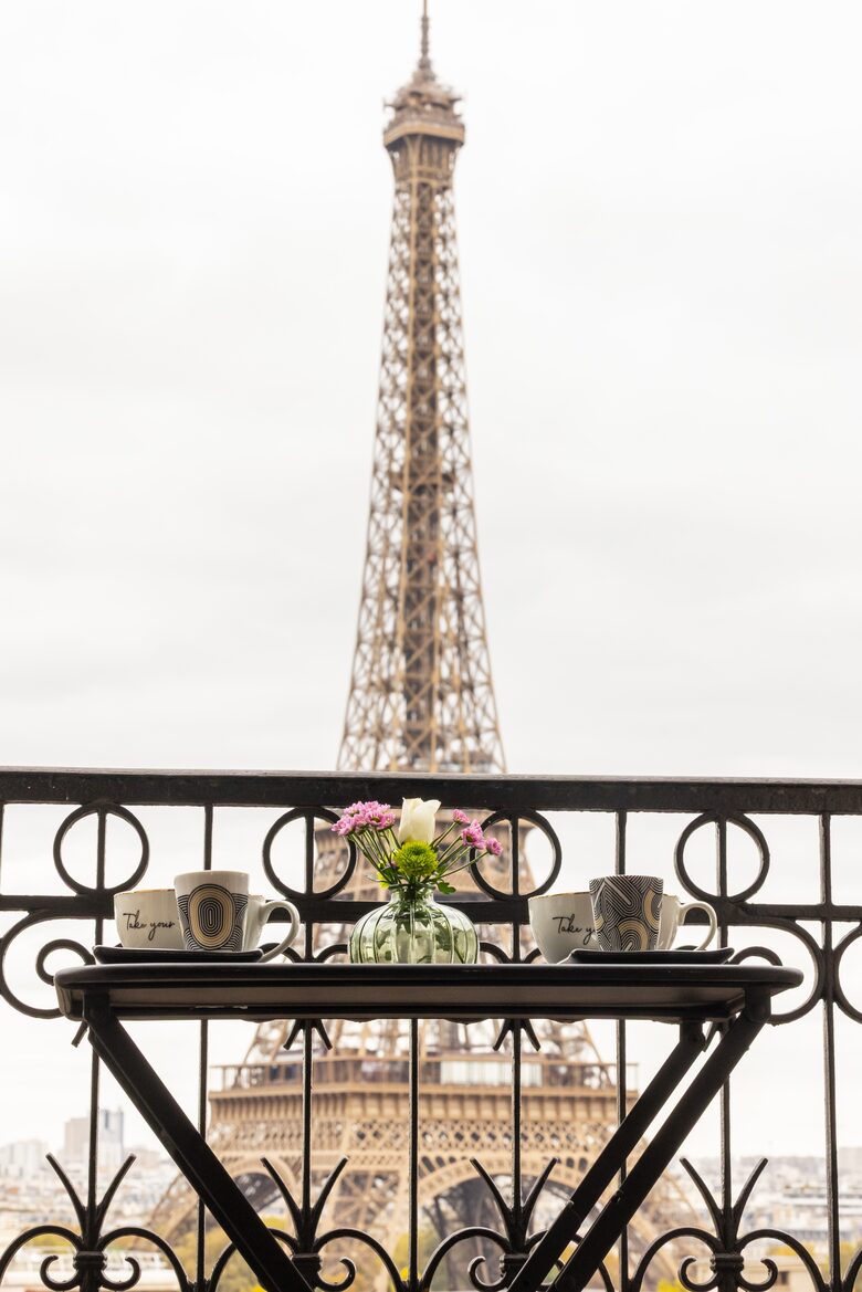 Signature Two-Level Eiffel View Haven - Paris, France