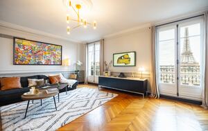 Signature Two-Level Eiffel View Haven - Paris, France