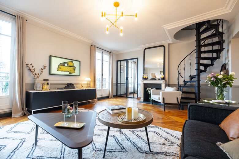 Signature Two-Level Eiffel View Haven - Paris, France