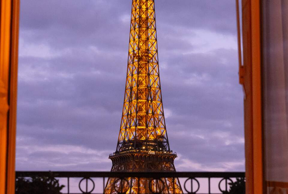 Signature Two-Level Eiffel View Haven - Paris, France