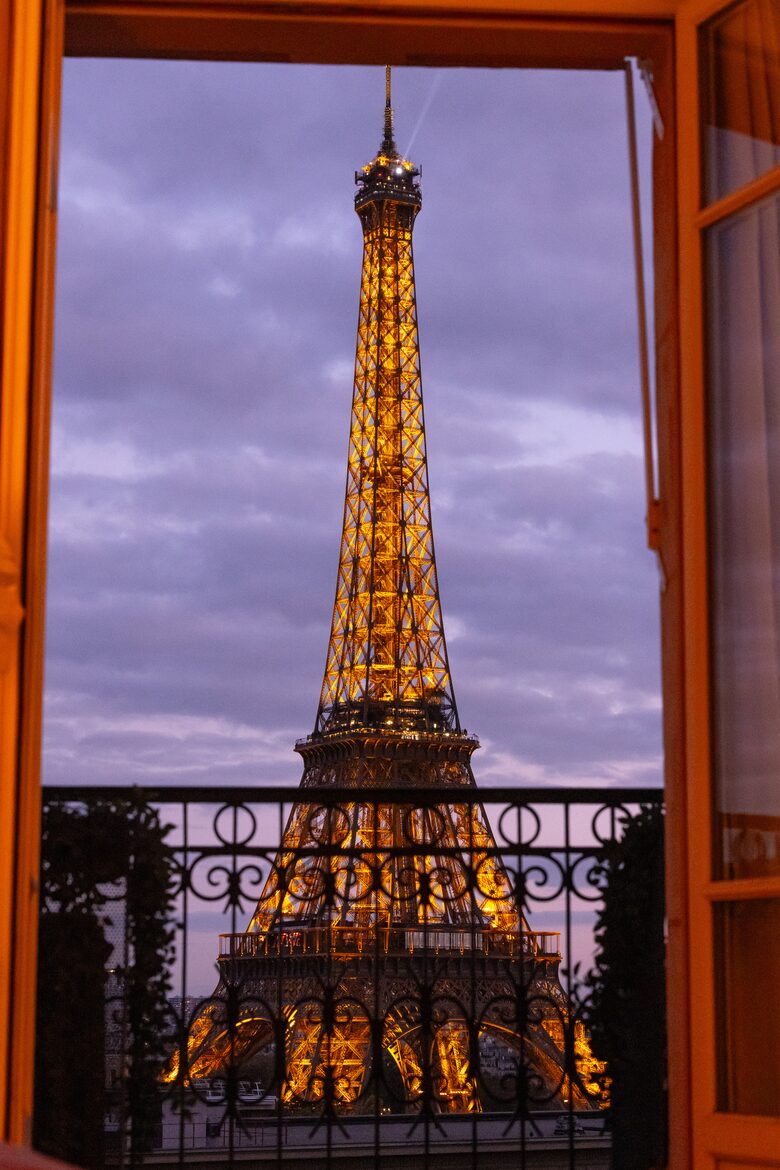 Signature Two-Level Eiffel View Haven - Paris, France