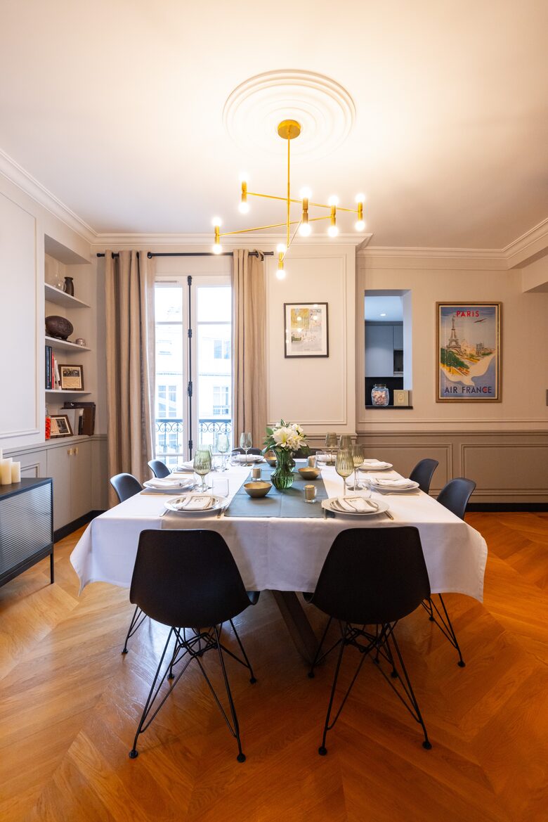 Signature Two-Level Eiffel View Haven - Paris, France