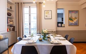 Signature Two-Level Eiffel View Haven - Paris, France