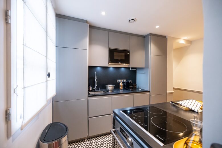 Signature Two-Level Eiffel View Haven - Paris, France