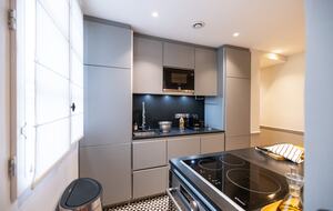 Signature Two-Level Eiffel View Haven - Paris, France