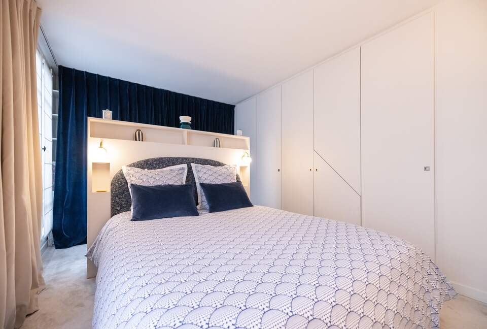 Signature Two-Level Eiffel View Haven - Paris, France