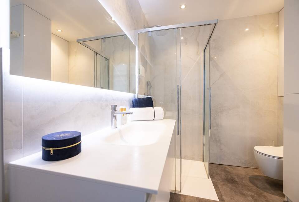 Signature Two-Level Eiffel View Haven - Paris, France