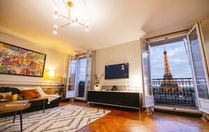 Signature Two-Level Eiffel View Haven - Paris, France