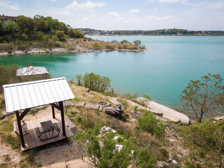 Elegant Hilltop Retreat with Panoramic Canyon Lake Views - Canyon Lake, Texas