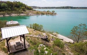 Elegant Hilltop Retreat with Panoramic Canyon Lake Views - Canyon Lake, Texas