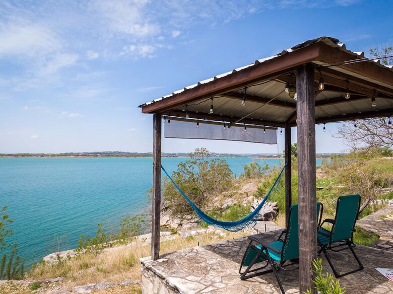 Elegant Hilltop Retreat with Panoramic Canyon Lake Views - Canyon Lake, Texas