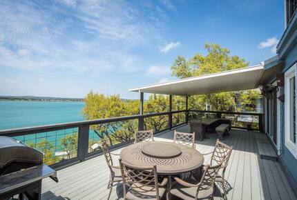 Elegant Hilltop Retreat with Panoramic Canyon Lake Views - Canyon Lake, Texas