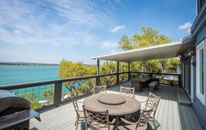 Elegant Hilltop Retreat with Panoramic Canyon Lake Views - Canyon Lake, Texas